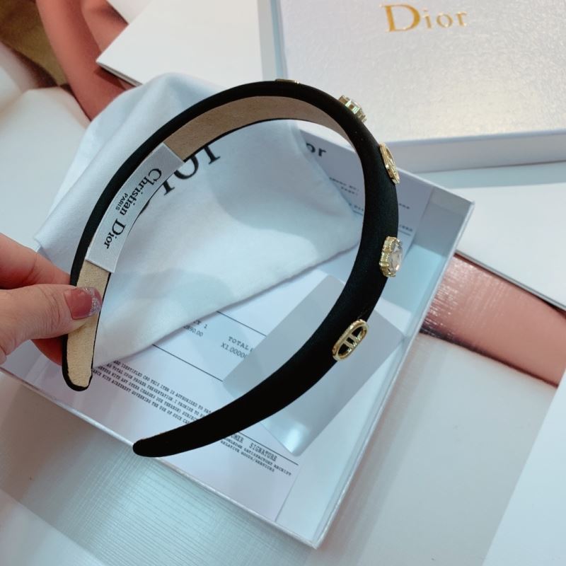 CHRISTIAN DIOR